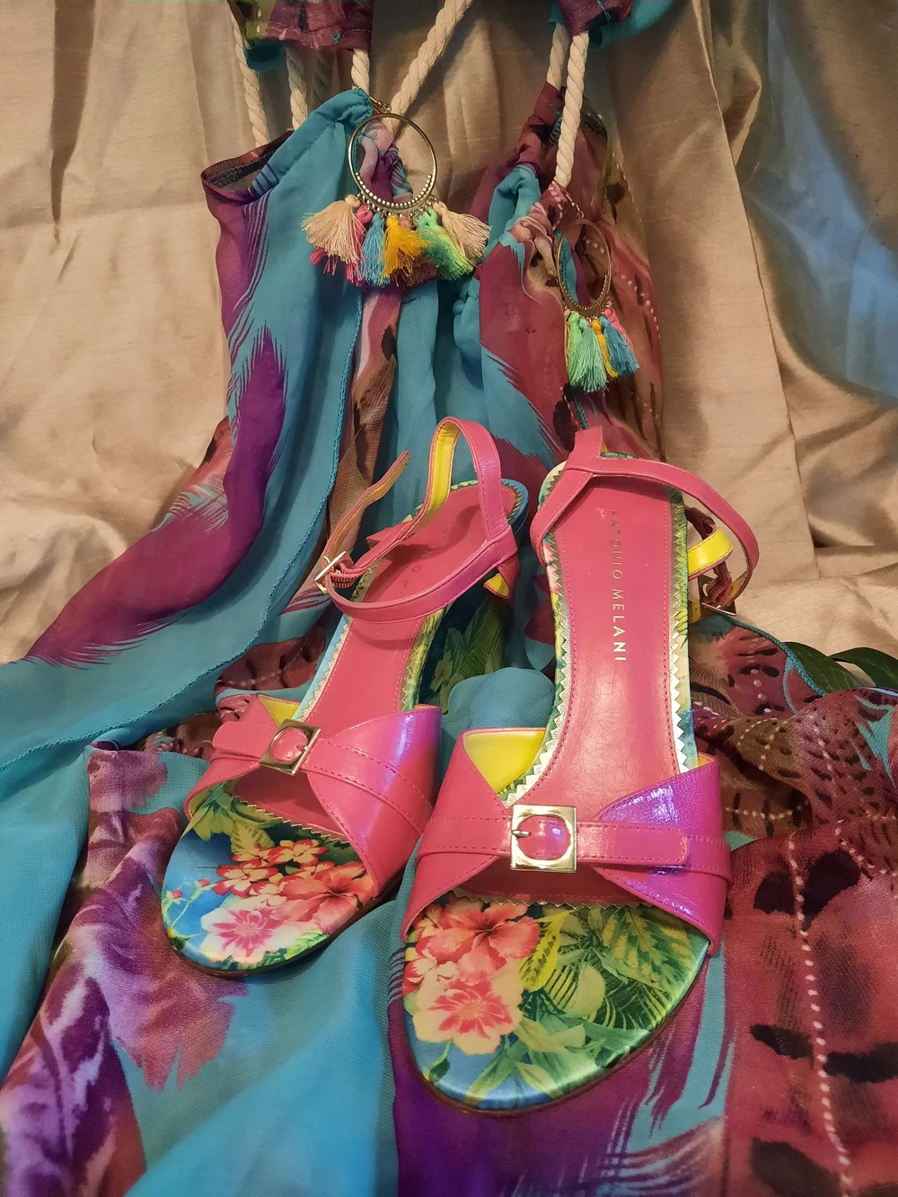 Antonio Melani Hot Pink Floral Patent Lthr Sandals w/buckle, Strap, and Stud Dtl